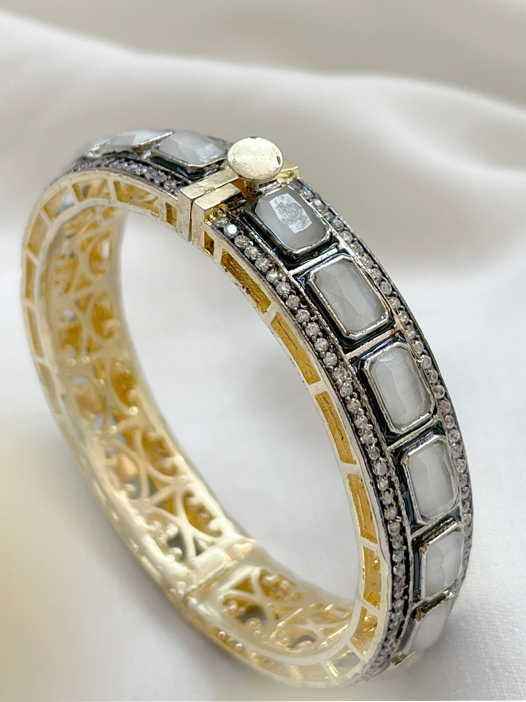 Ishhaara White Gold Plated Cuff Bracelet