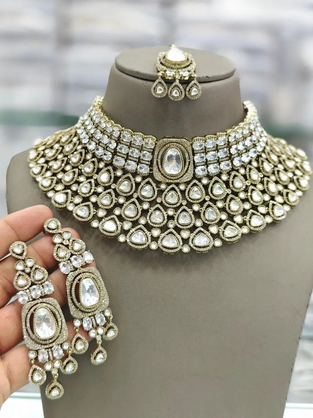 Ishhaara White Gold Plated Green Onyx And Pearl Necklace Set