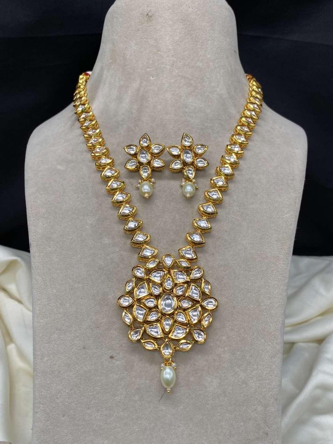 Ishhaara White Gorgeous Kundan Designer Necklace Set