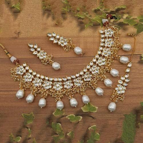 Ishhaara Inverted Flower Motif Coral Necklace Set