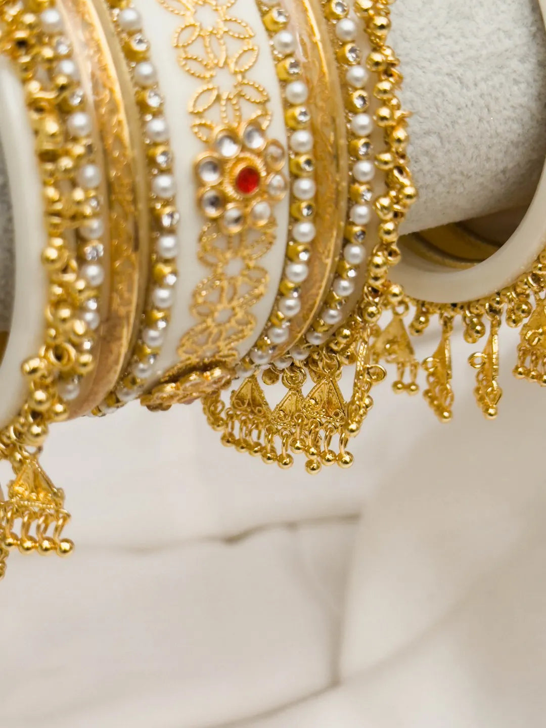 Ishhaara White Kundan Studded Short Chooda Set