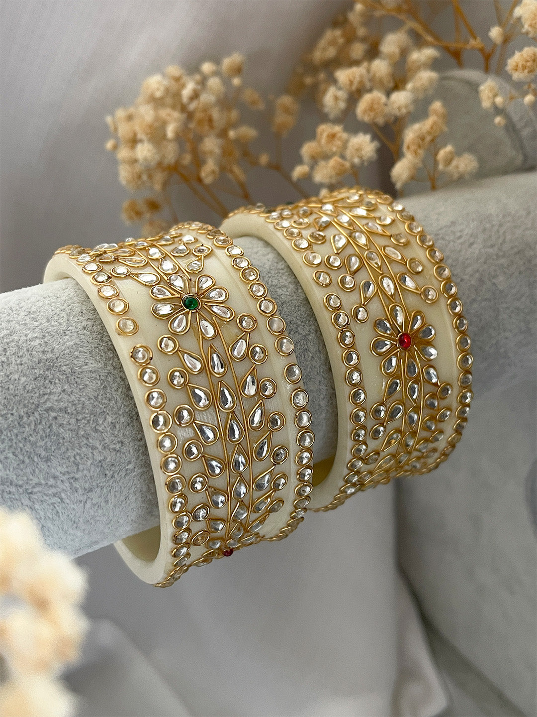 Ishhaara Red Lakh Kada With Beautiful Kundan Design