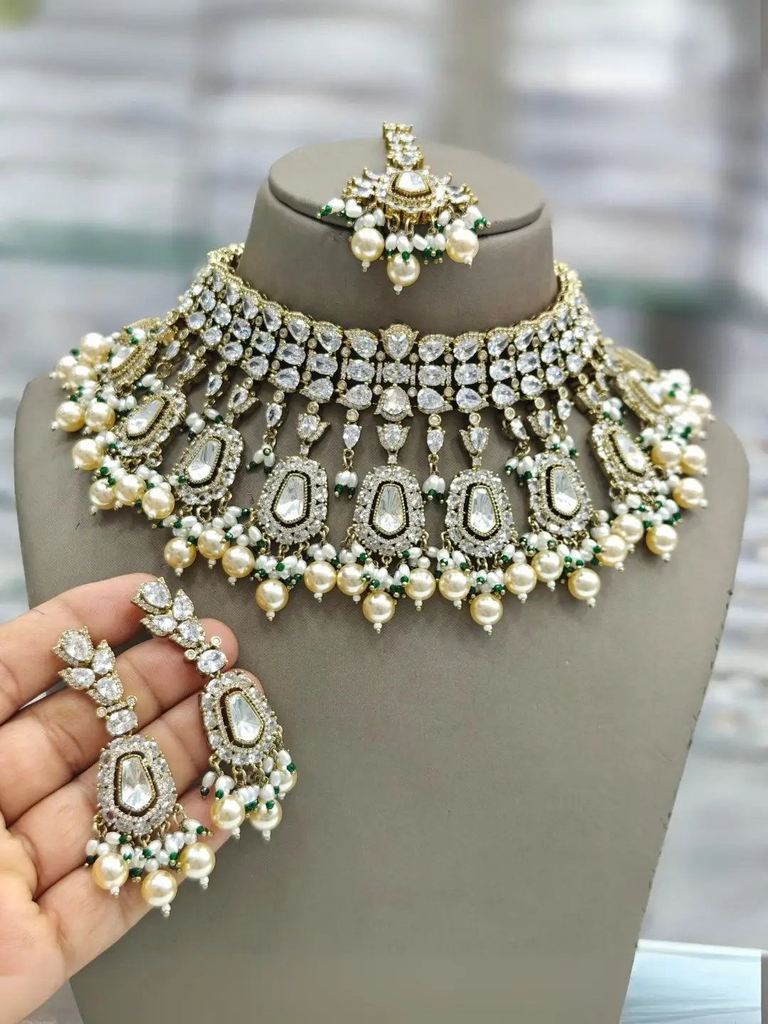 Ishhaara White Moissanite Kundan And Ad Choker Set With Earrings