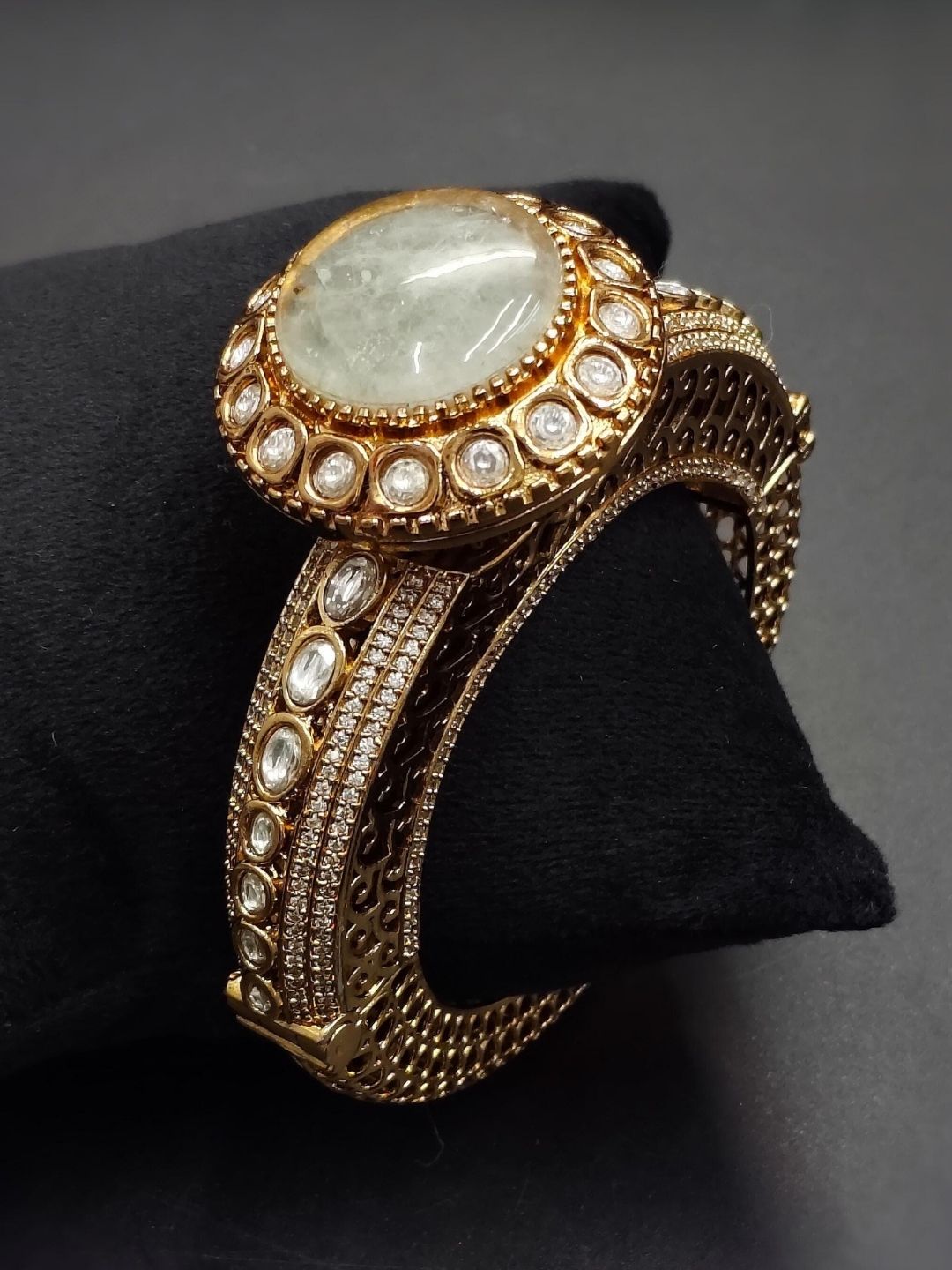 Ishhaara White Moissonite Polki And Doublet Stone Kada