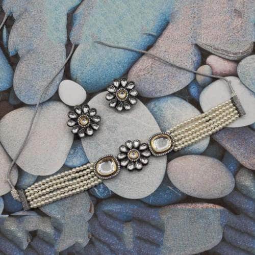 Ishhaara White Onex Flower Ad Kundan Choker Necklace Set