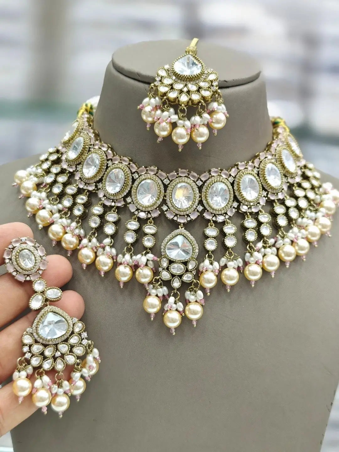 Ishhaara White Oval Shaped Polki Kundan Studded Choker