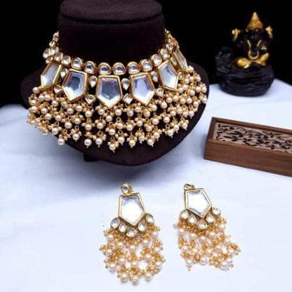 Ishhaara Pentagon Big Kundan Necklace And Earring Set