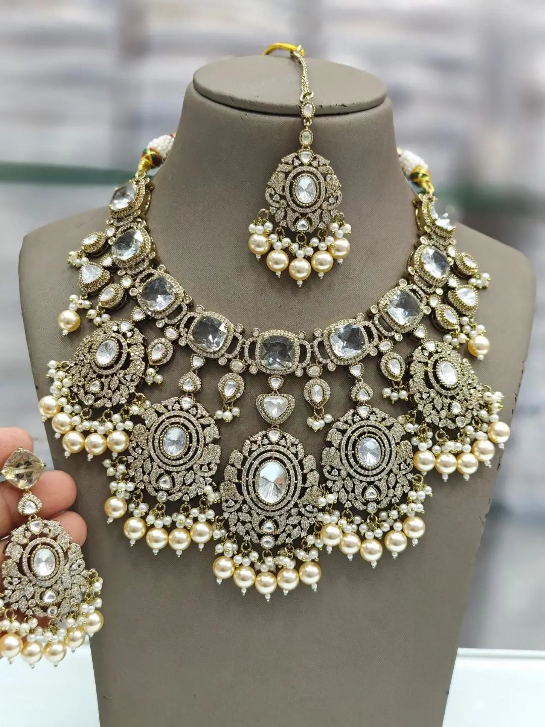 Ishhaara White Regal Victorian Big Pendant Necklace With Maang Tikka