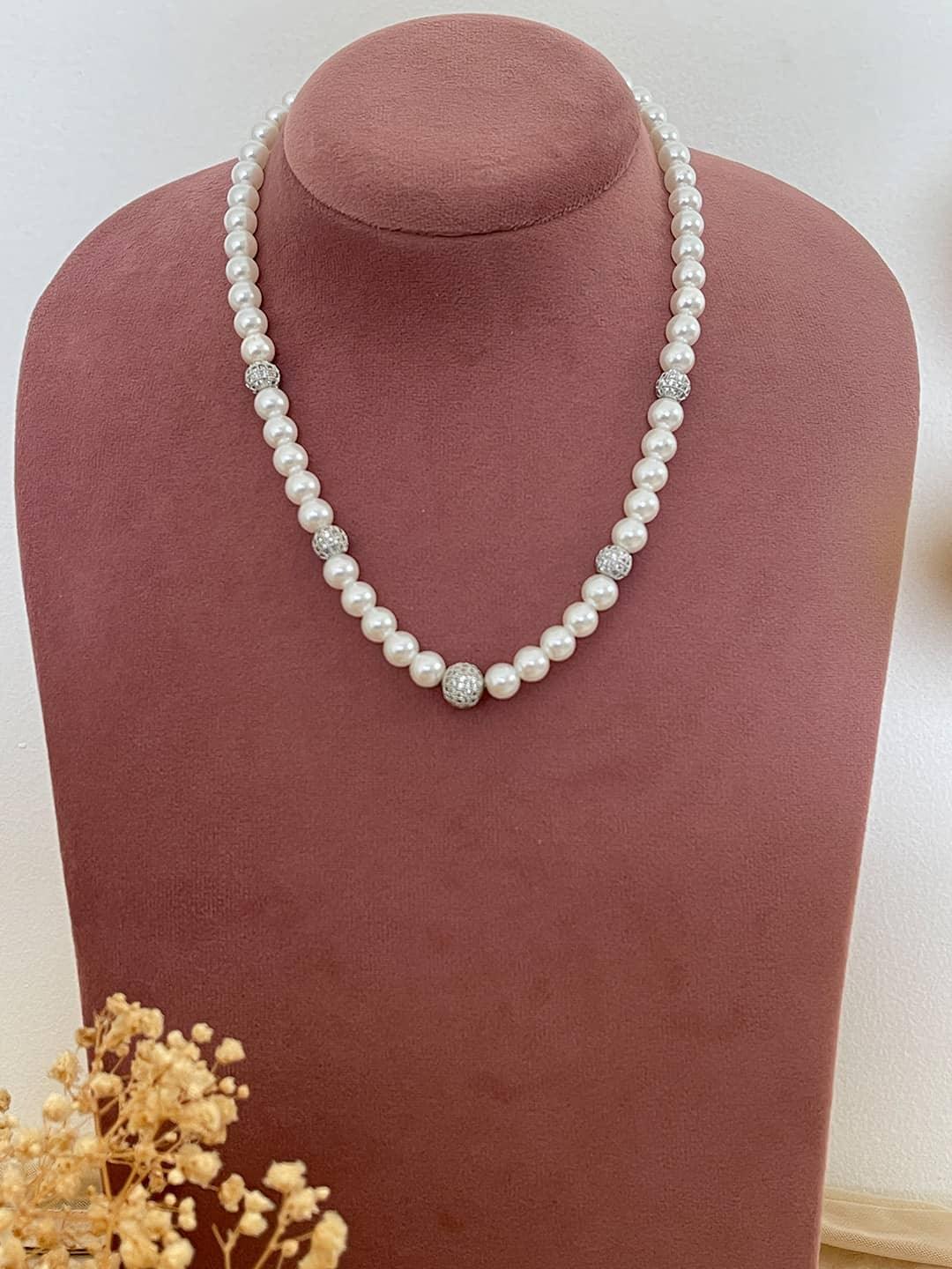 Ishhaara White Shell Pearls With 3 Diamond Balls