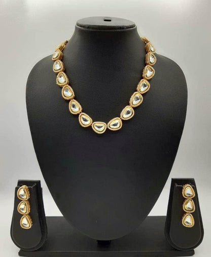 Ishhaara Single Line Kundan Set