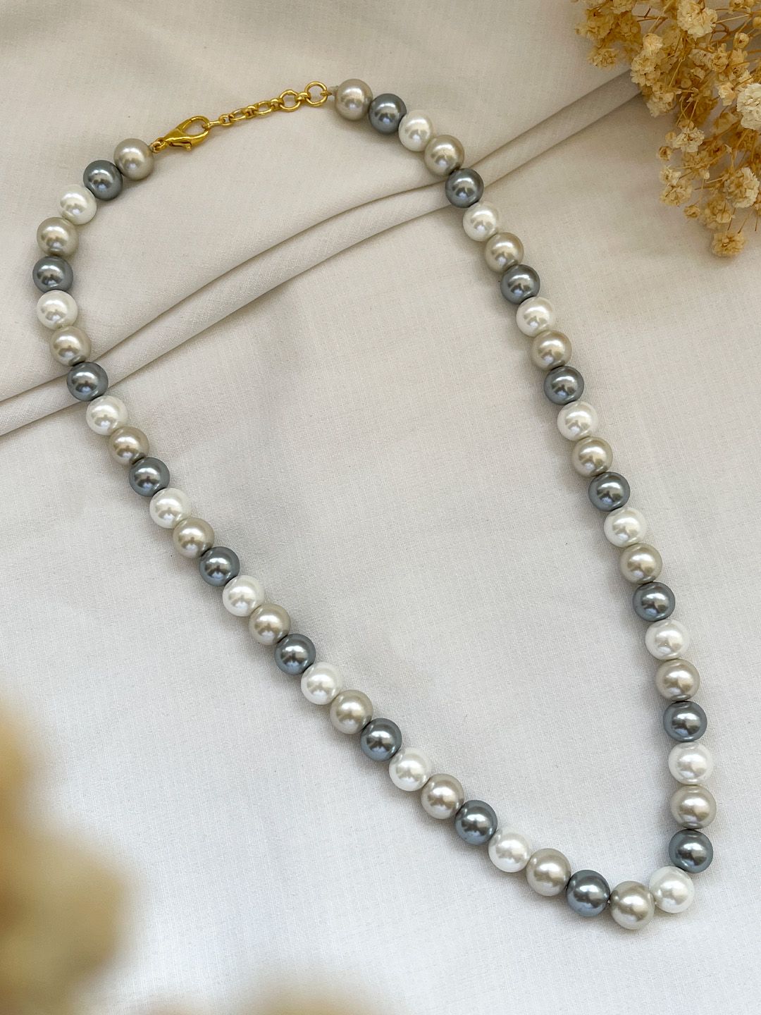 Ishhaara White Single Line Multicolored Shell Pearl Necklace