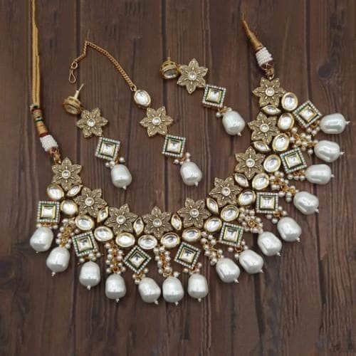 Ishhaara White Star Antique Kundan Necklace Set