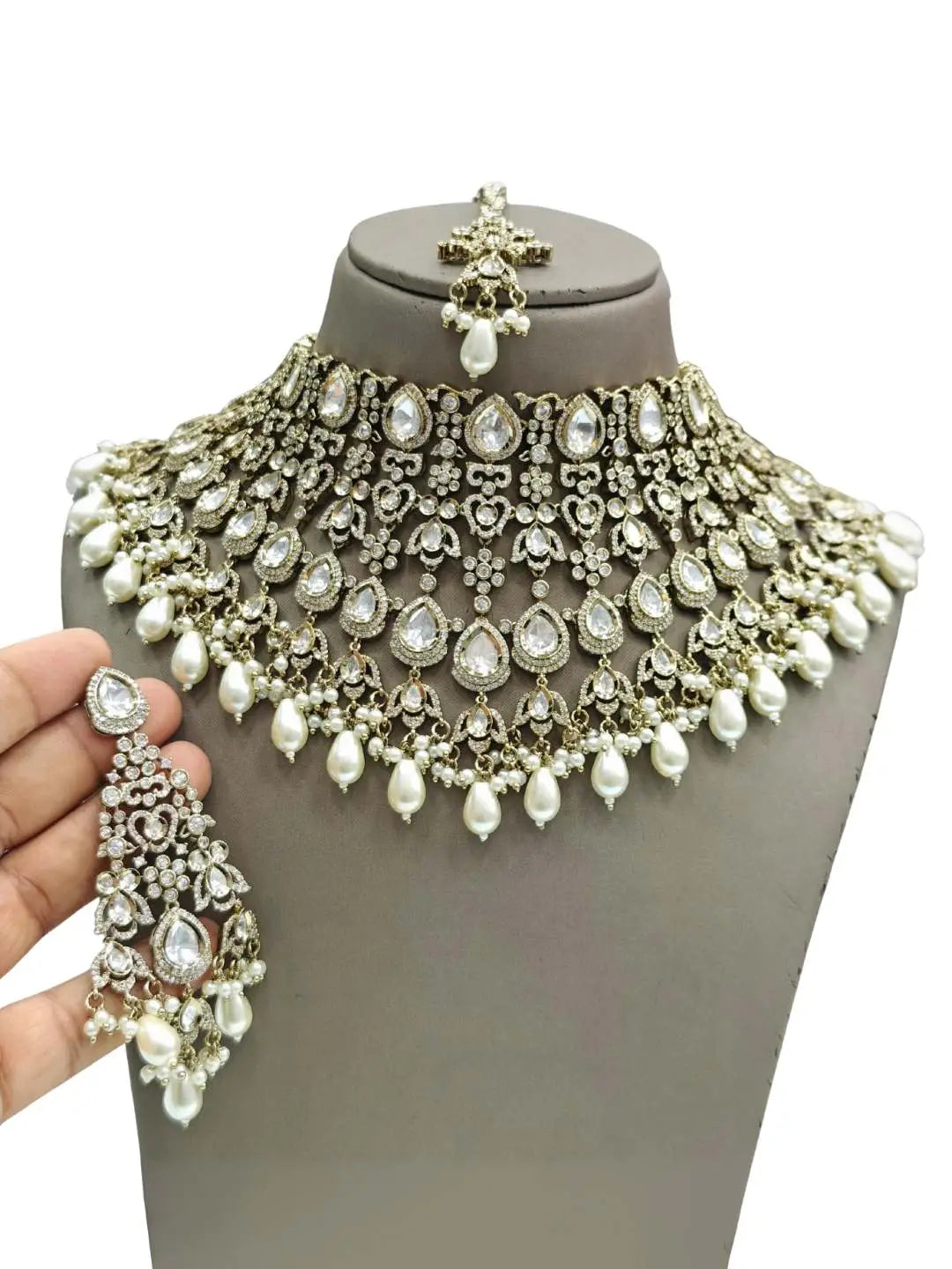 Ishhaara White Stone Studded And Beaded Choker Necklace Set