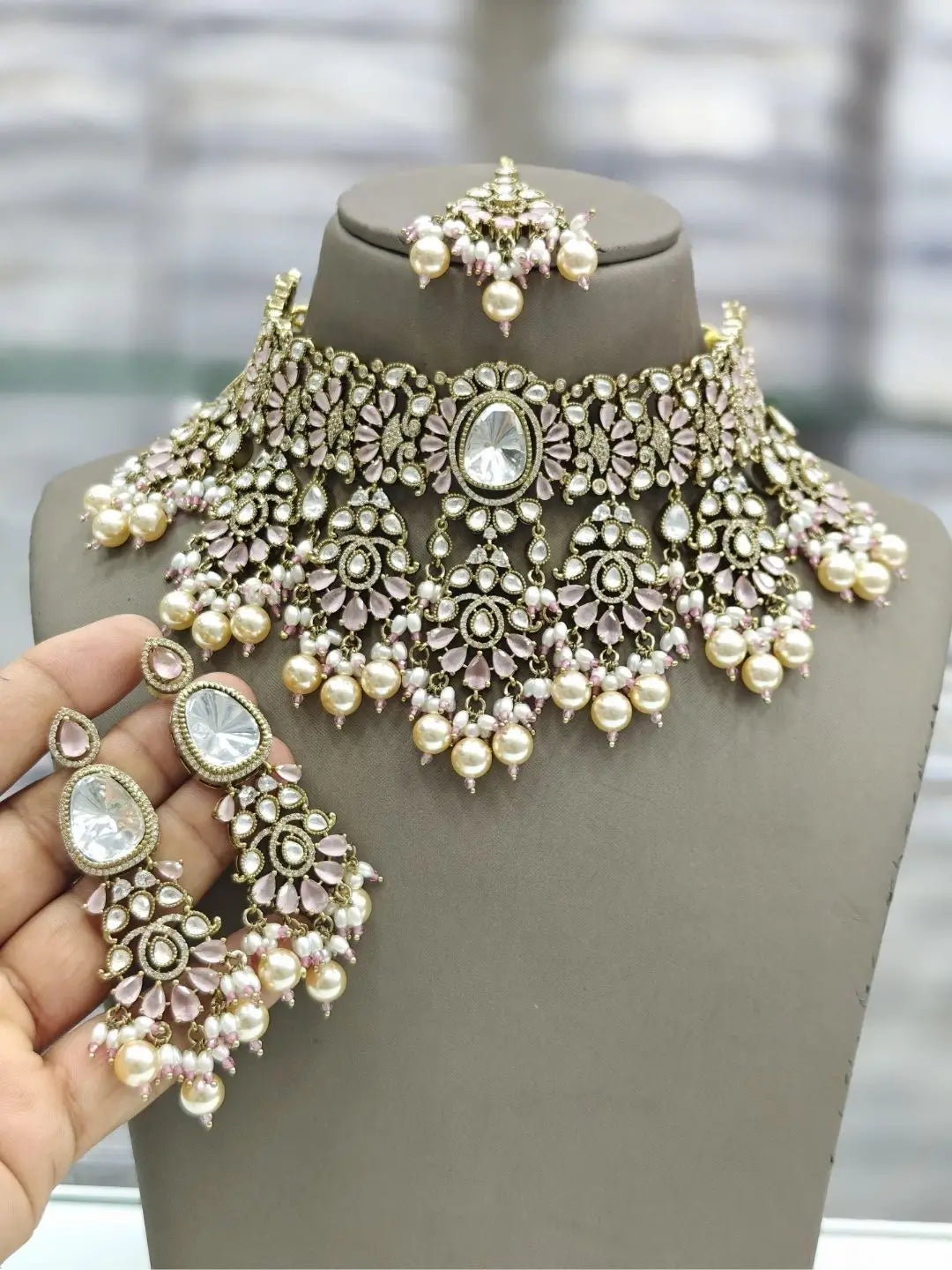 Ishhaara White Stone Studded And Beaded Moissanite Kundan Choker