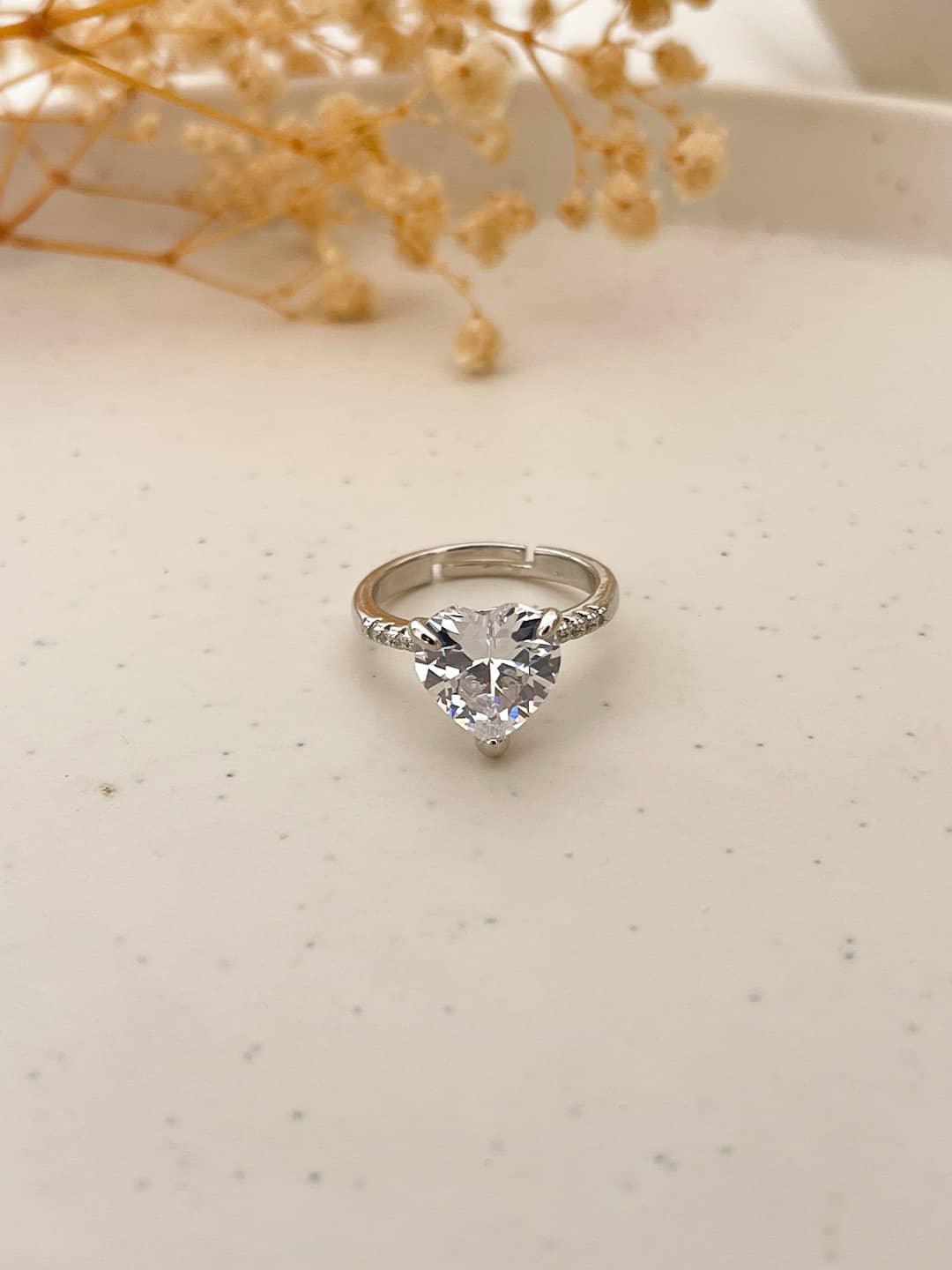 Ishhaara White Sweetheart Diamond Heart Ring
