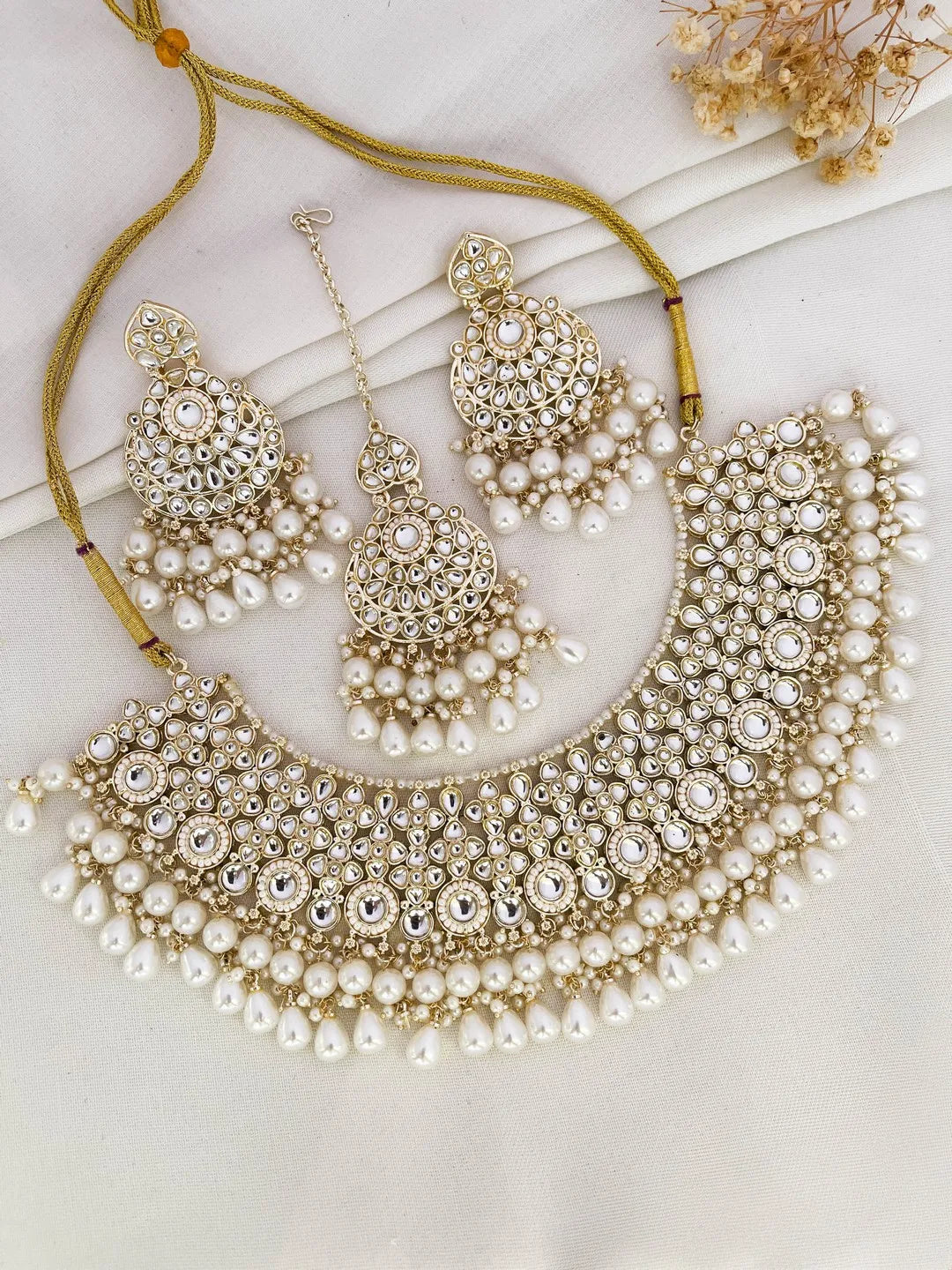 Ishhaara White Traditional Kundan Necklace Set