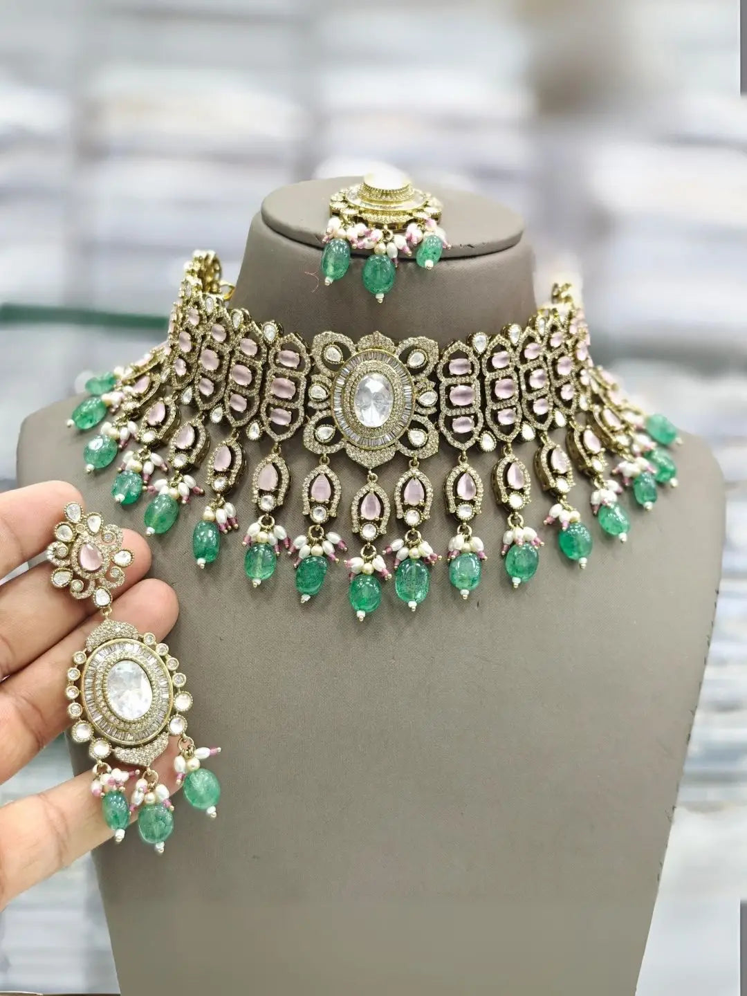 Ishhaara White Victorian Polish Oval Shaped Center Stone Studded Choker