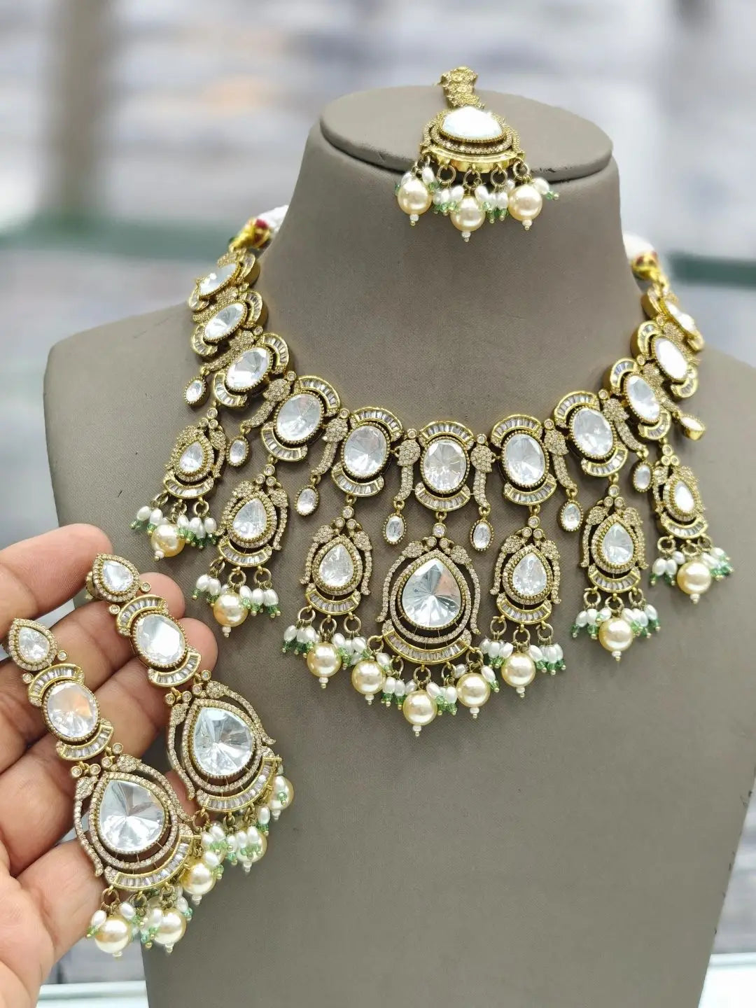 Ishhaara White Victorian Tear Drop Pastel Bead Neckpiece