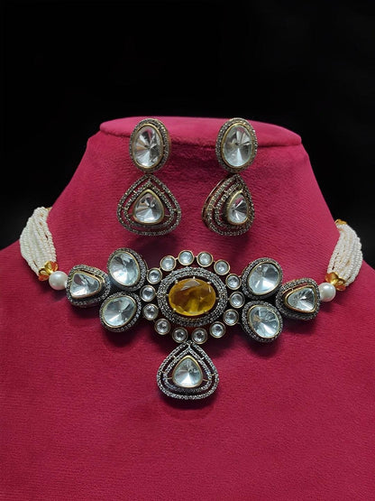 Ishhaara Carved Center Kundan Choker Set