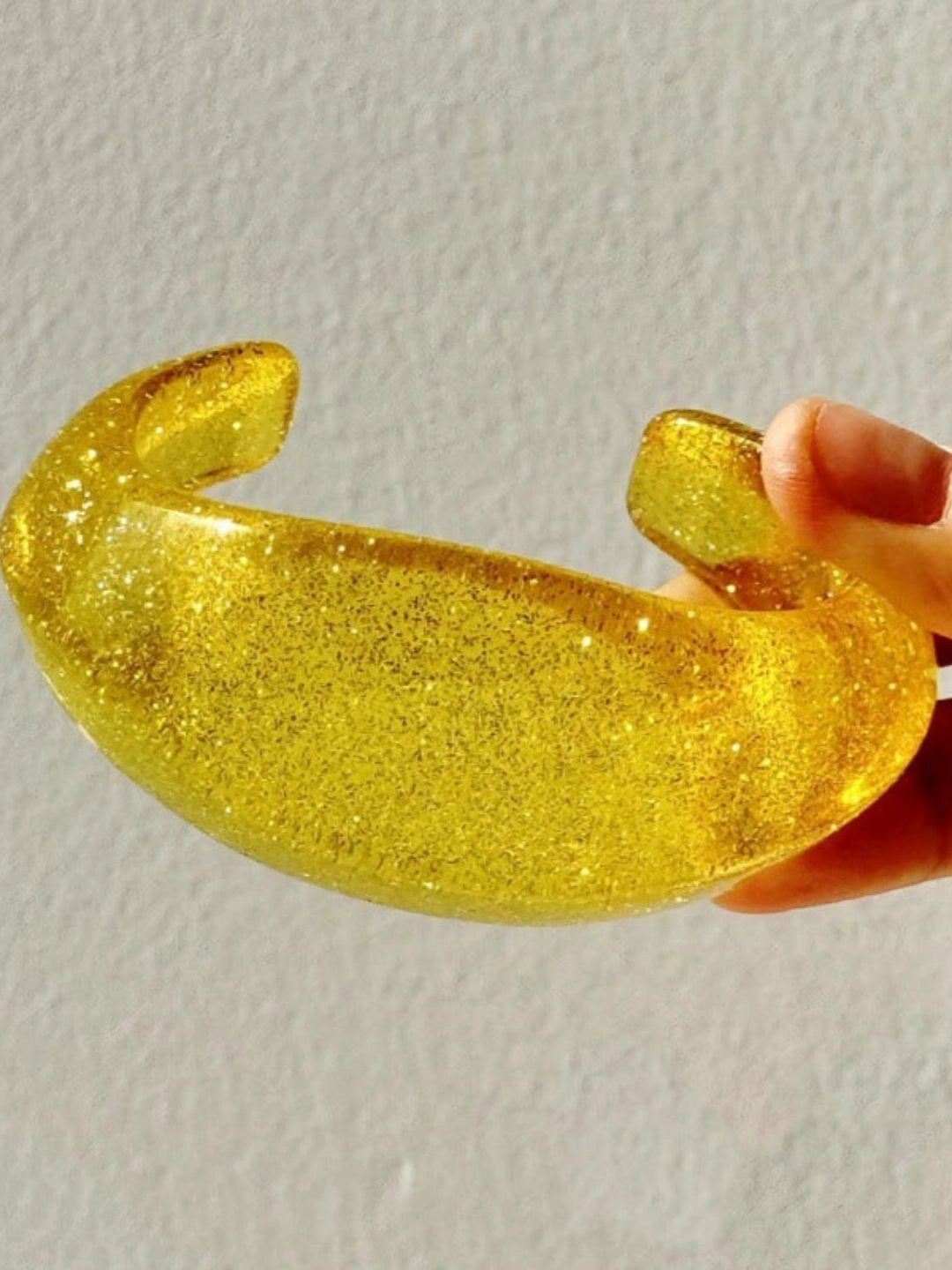 Ishhaara Yellow Jelly Glitter Bracelet