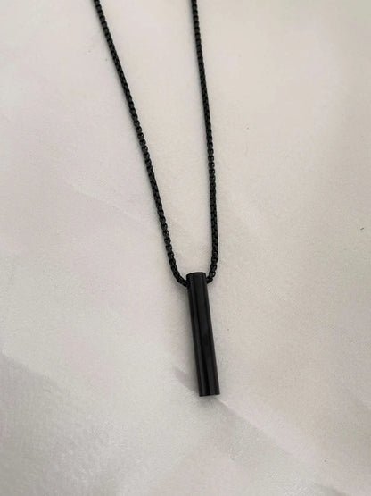 Ishhaara Zaheer Iqbal In Black Pendant Necklace