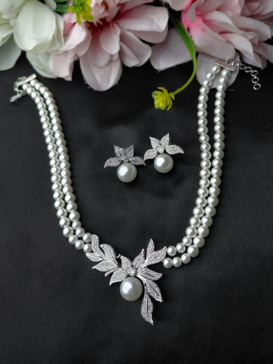 Ishhaara Zircon And Pearl Choker Necklace Set