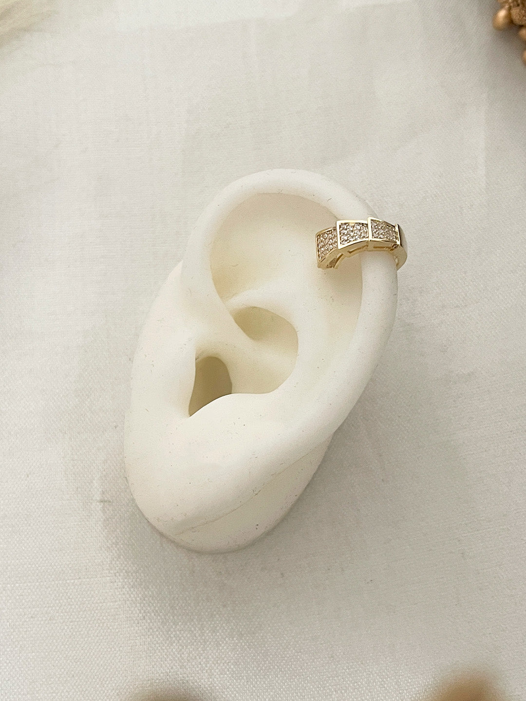 Ishhaara Zirconia Snake Ear Cuff